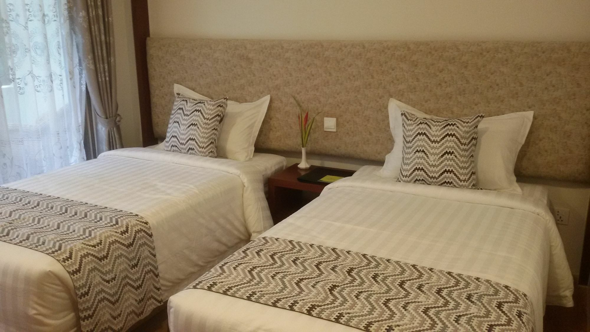 Palm Spring Resort Rangun Zewnętrze zdjęcie